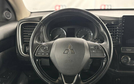 Mitsubishi Outlander III рестайлинг 3, 2019 год, 2 099 000 рублей, 11 фотография