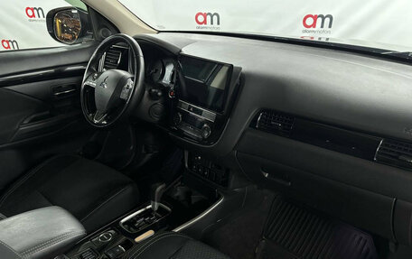 Mitsubishi Outlander III рестайлинг 3, 2019 год, 2 099 000 рублей, 12 фотография