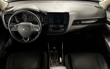 Mitsubishi Outlander III рестайлинг 3, 2019 год, 2 099 000 рублей, 9 фотография