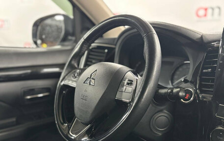 Mitsubishi Outlander III рестайлинг 3, 2019 год, 2 099 000 рублей, 13 фотография