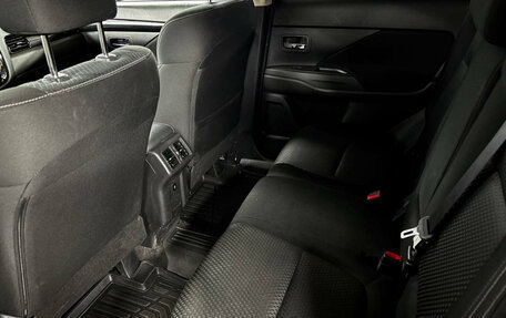 Mitsubishi Outlander III рестайлинг 3, 2019 год, 2 099 000 рублей, 18 фотография