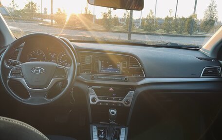 Hyundai Elantra VI рестайлинг, 2017 год, 1 350 000 рублей, 6 фотография