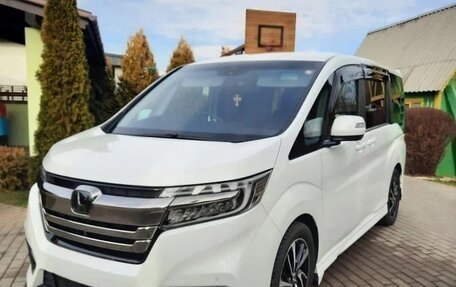 Honda Stepwgn IV, 2020 год, 1 970 000 рублей, 2 фотография