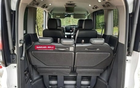 Honda Stepwgn IV, 2020 год, 1 970 000 рублей, 9 фотография