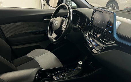 Toyota C-HR I рестайлинг, 2019 год, 2 529 000 рублей, 21 фотография