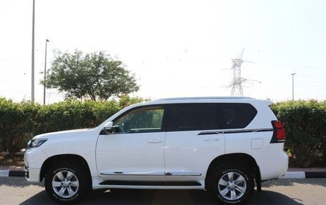 Toyota Land Cruiser Prado 150 рестайлинг 2, 2023 год, 7 850 000 рублей, 7 фотография