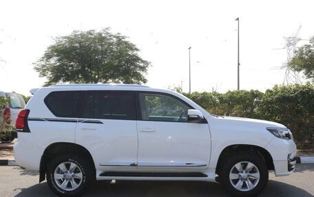 Toyota Land Cruiser Prado 150 рестайлинг 2, 2023 год, 7 850 000 рублей, 6 фотография