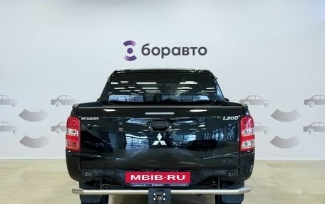 Mitsubishi L200 IV рестайлинг, 2016 год, 1 617 000 рублей, 4 фотография