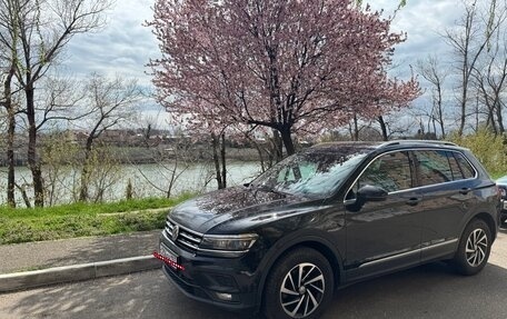 Volkswagen Tiguan II, 2018 год, 2 500 000 рублей, 2 фотография