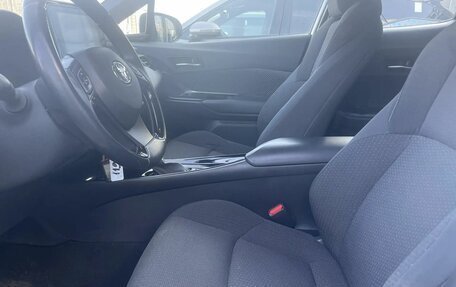 Toyota C-HR I рестайлинг, 2019 год, 2 345 000 рублей, 9 фотография