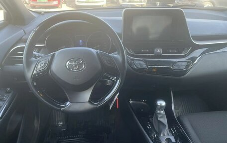 Toyota C-HR I рестайлинг, 2019 год, 2 345 000 рублей, 11 фотография