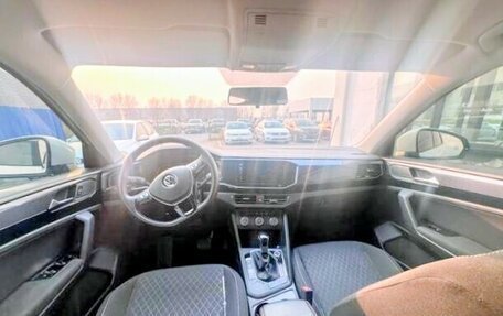 Volkswagen Tiguan II, 2021 год, 2 330 000 рублей, 3 фотография