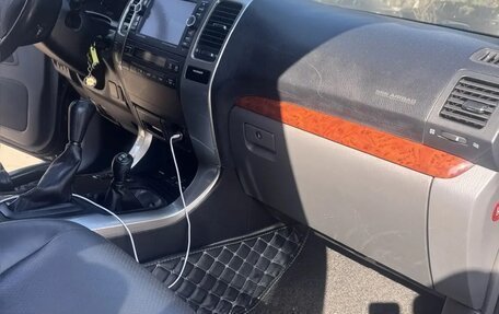 Toyota Land Cruiser Prado 120 рестайлинг, 2006 год, 1 950 000 рублей, 14 фотография