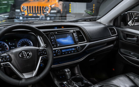 Toyota Highlander III, 2018 год, 3 300 000 рублей, 12 фотография