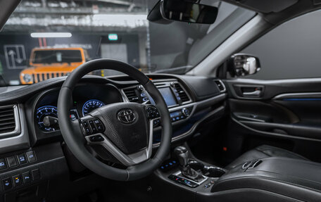 Toyota Highlander III, 2018 год, 3 300 000 рублей, 9 фотография