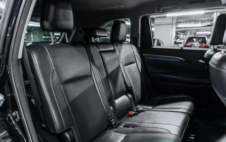 Toyota Highlander III, 2018 год, 3 300 000 рублей, 18 фотография