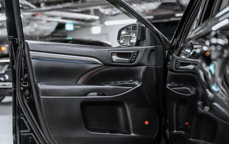 Toyota Highlander III, 2018 год, 3 300 000 рублей, 21 фотография