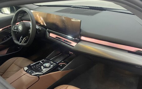 BMW 5 серия, 2025 год, 8 899 000 рублей, 10 фотография