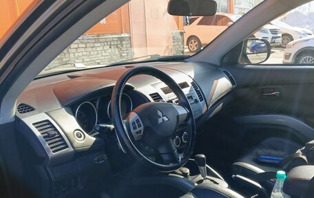 Mitsubishi Outlander III рестайлинг 3, 2010 год, 750 000 рублей, 11 фотография