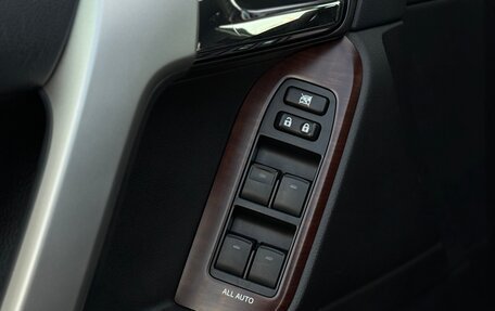 Toyota Land Cruiser Prado 150 рестайлинг 2, 2015 год, 4 100 000 рублей, 34 фотография