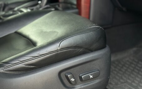 Toyota Land Cruiser Prado 150 рестайлинг 2, 2015 год, 4 100 000 рублей, 33 фотография