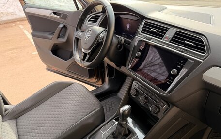 Volkswagen Tiguan II, 2017 год, 2 200 000 рублей, 5 фотография