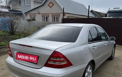 Mercedes-Benz C-Класс, 2003 год, 750 000 рублей, 1 фотография