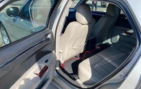 Chrysler 300C II, 2007 год, 1 250 000 рублей, 12 фотография