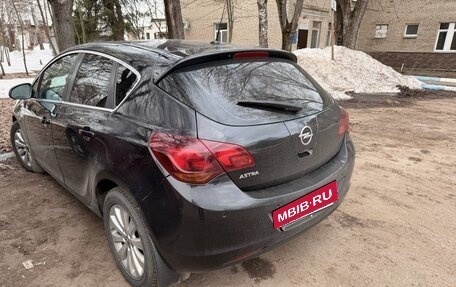 Opel Astra J, 2011 год, 520 000 рублей, 2 фотография