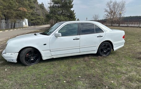 Mercedes-Benz E-Класс, 1996 год, 212 000 рублей, 2 фотография