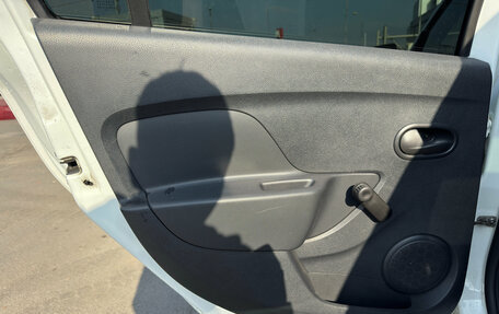 Renault Logan II, 2018 год, 749 000 рублей, 11 фотография