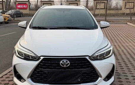 Toyota Yaris XP150 рестайлинг, 2022 год, 1 255 000 рублей, 2 фотография