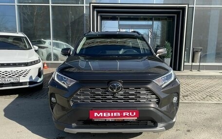 Toyota RAV4, 2020 год, 3 899 000 рублей, 2 фотография