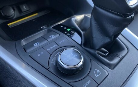 Toyota RAV4, 2020 год, 3 899 000 рублей, 27 фотография