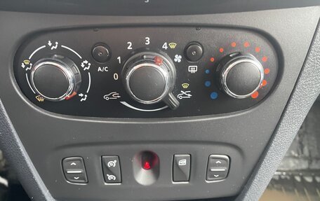 Renault Logan II, 2016 год, 549 000 рублей, 12 фотография