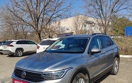 Volkswagen Tiguan II, 2020 год, 3 150 000 рублей, 2 фотография