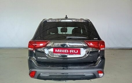 Mitsubishi Outlander III рестайлинг 3, 2021 год, 2 820 000 рублей, 5 фотография