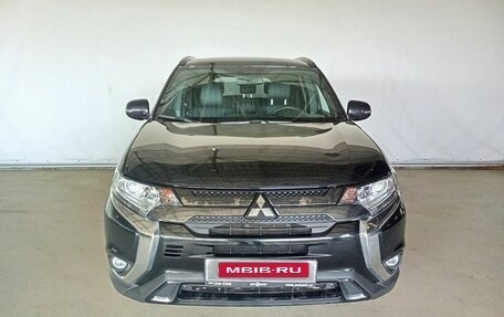 Mitsubishi Outlander III рестайлинг 3, 2021 год, 2 820 000 рублей, 2 фотография