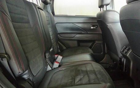 Mitsubishi Outlander III рестайлинг 3, 2021 год, 2 820 000 рублей, 10 фотография