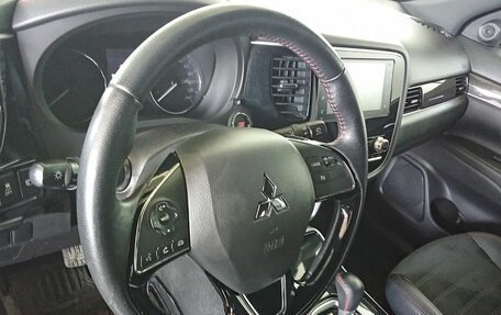 Mitsubishi Outlander III рестайлинг 3, 2021 год, 2 820 000 рублей, 12 фотография