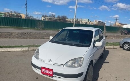Toyota Prius IV XW50, 1998 год, 320 000 рублей, 1 фотография