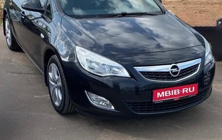 Opel Astra J, 2011 год, 620 000 рублей, 1 фотография