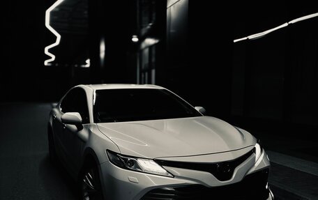 Toyota Camry, 2018 год, 2 390 000 рублей, 3 фотография