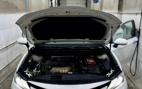 Toyota Camry, 2018 год, 2 390 000 рублей, 4 фотография