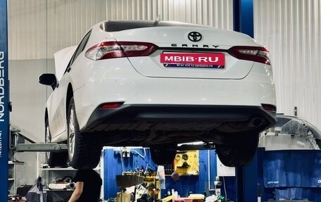 Toyota Camry, 2018 год, 2 390 000 рублей, 8 фотография