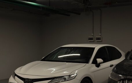 Toyota Camry, 2018 год, 2 390 000 рублей, 10 фотография