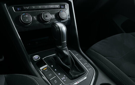 Volkswagen Tiguan II, 2017 год, 2 740 000 рублей, 13 фотография