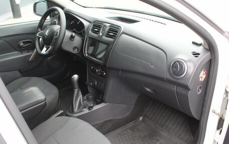 Renault Logan II, 2018 год, 1 045 000 рублей, 9 фотография