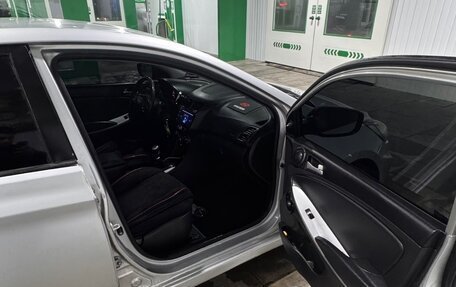 Hyundai Solaris II рестайлинг, 2011 год, 500 000 рублей, 4 фотография