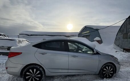 Hyundai Solaris II рестайлинг, 2011 год, 420 000 рублей, 3 фотография